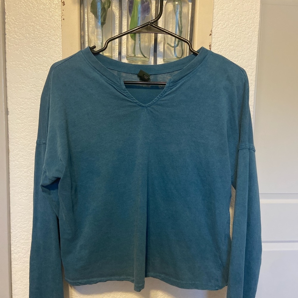 a light street wear shirt